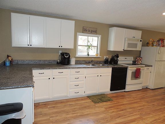 2nd image of 138 Elaine Dr