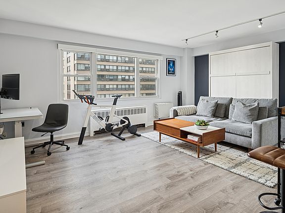 2nd image of 2909 N Sheridan Rd APT 1001