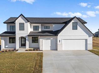 10907 N 167th St, Bennington, NE 68007