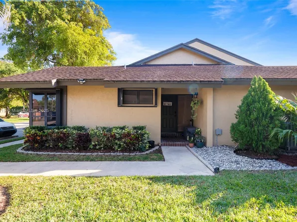 8813 Cleary Blvd, Plantation, FL 33324