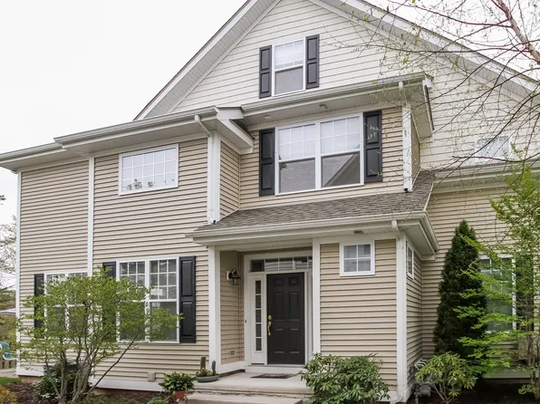 20 Park Place Cir, West Hartford, CT 06110