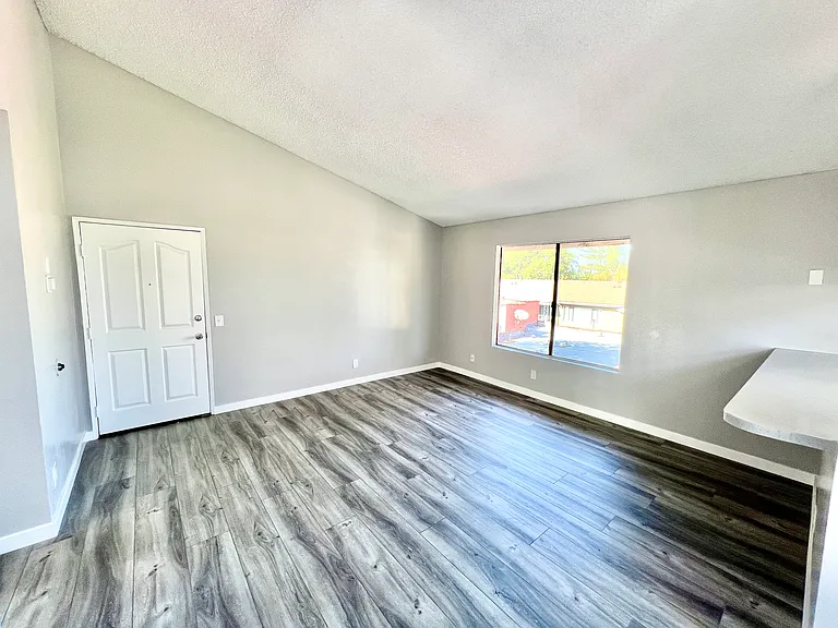2211 Cedar Ave #302 — Photo 7