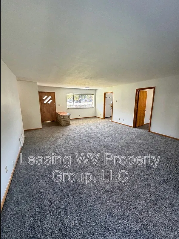 4 bed, 2.0 bath, 1800 sqft, $2,000 — Photo 4