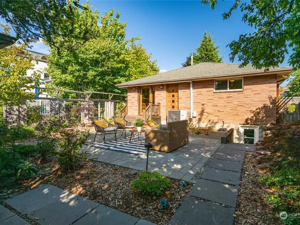 8219 Densmore Avenue N, Seattle, WA 98103