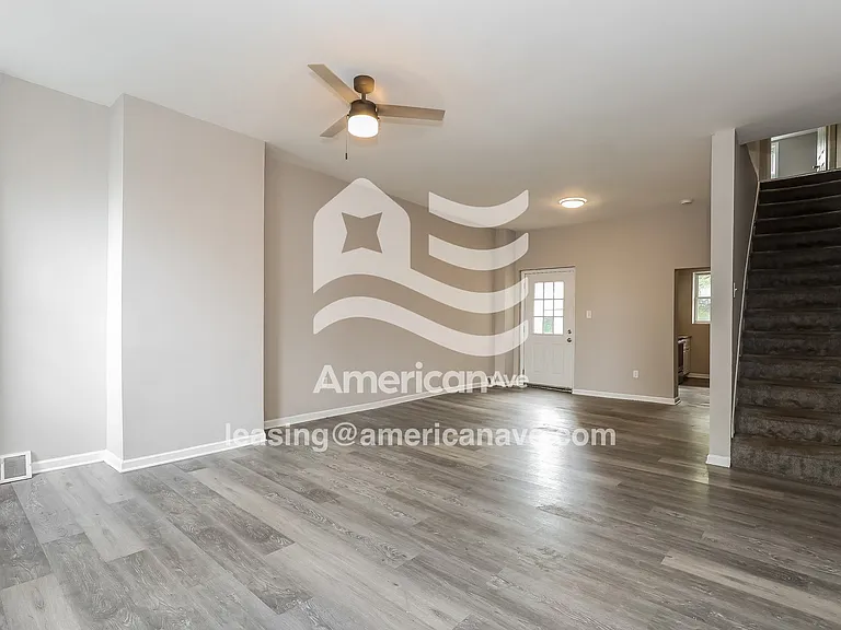 1373543_003_living_room_3.jpg