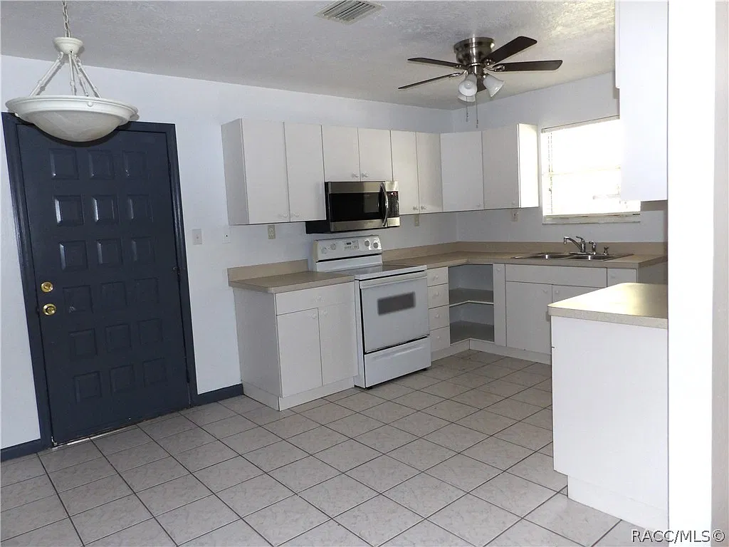3 bed, 1056 sqft, $1,400 — Photo 4