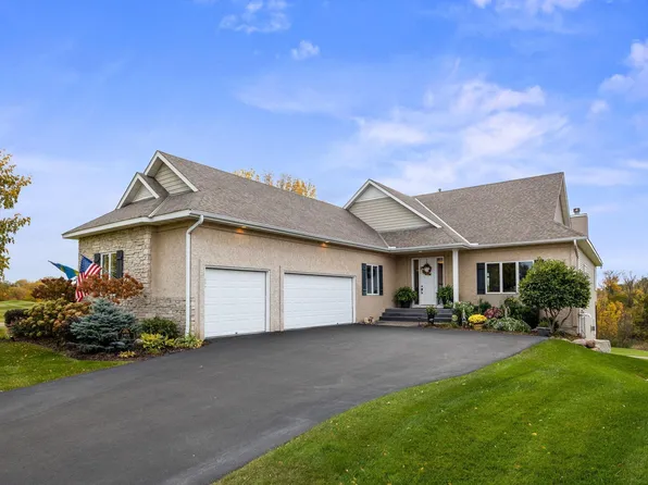 1401 Fairway Ct, Chaska, MN 55318