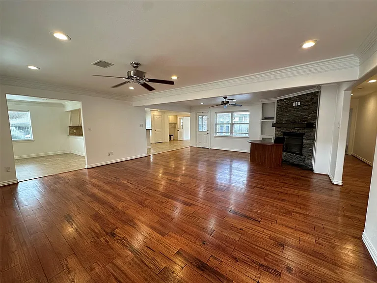 8522 Westview Dr — Photo 2