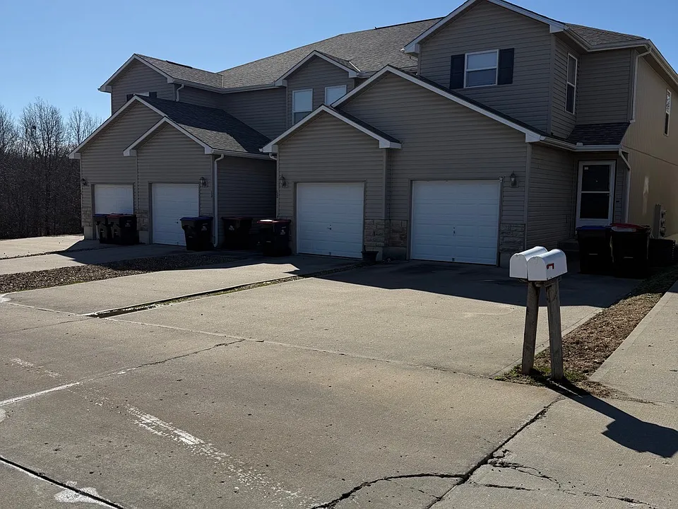 425-L Hawthorne Blvd #4