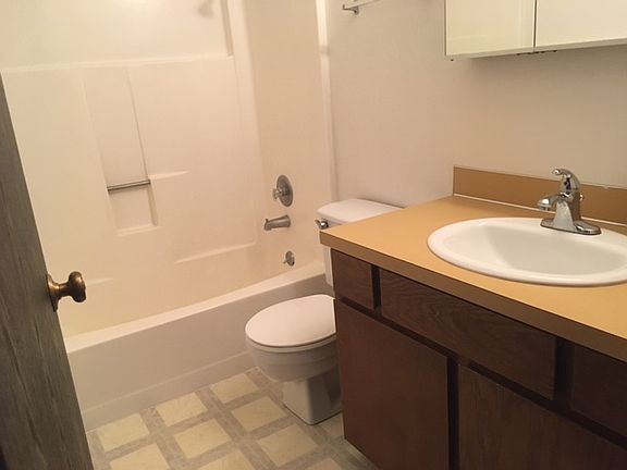5th image of 864 Tyler Cir #2