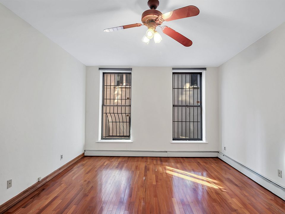 2nd image of 549 Manhattan Ave Floor 1