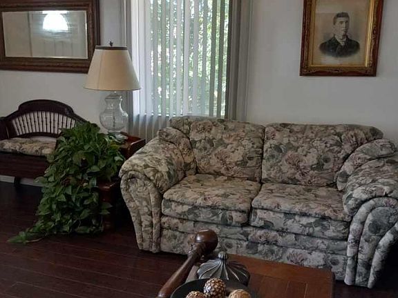 4th image of 1604 Lansing Ave