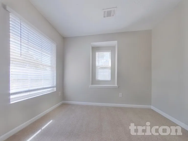 401 Silver Spring St — Photo 9