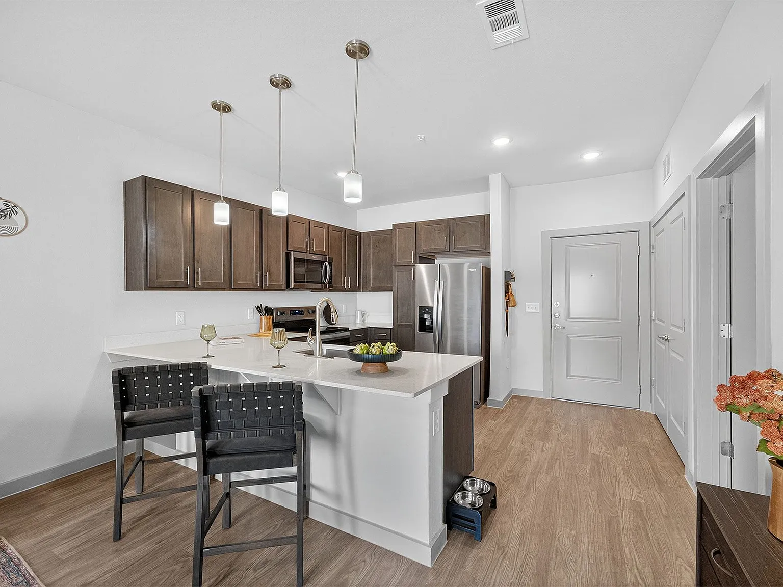 Eckhert Crossing Apartments — Photo 2