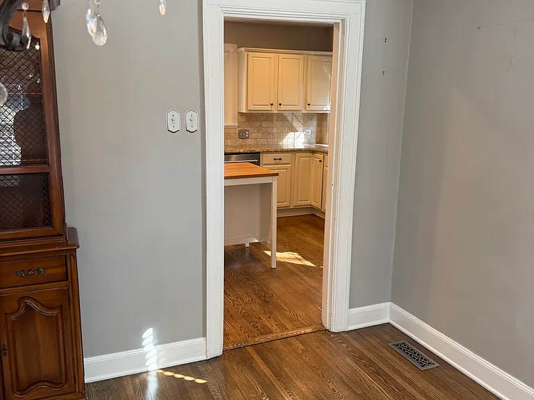 2629 E Broad St — Photo 5