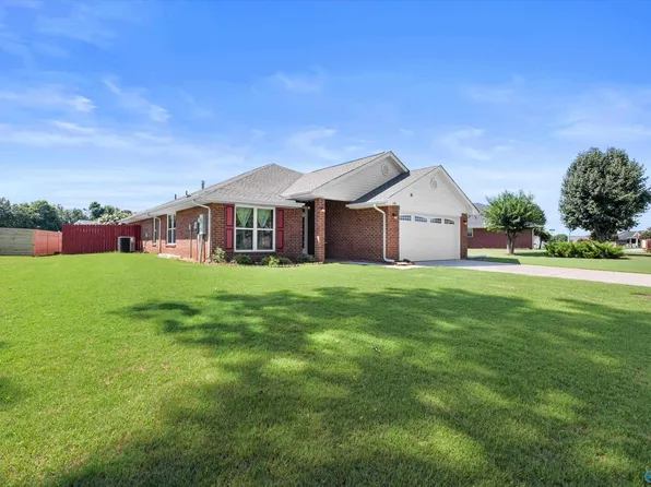 118 Herrick Dr SW, Huntsville, AL 35824