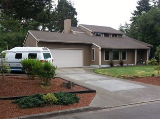 2082 20th St, Florence, OR 97439