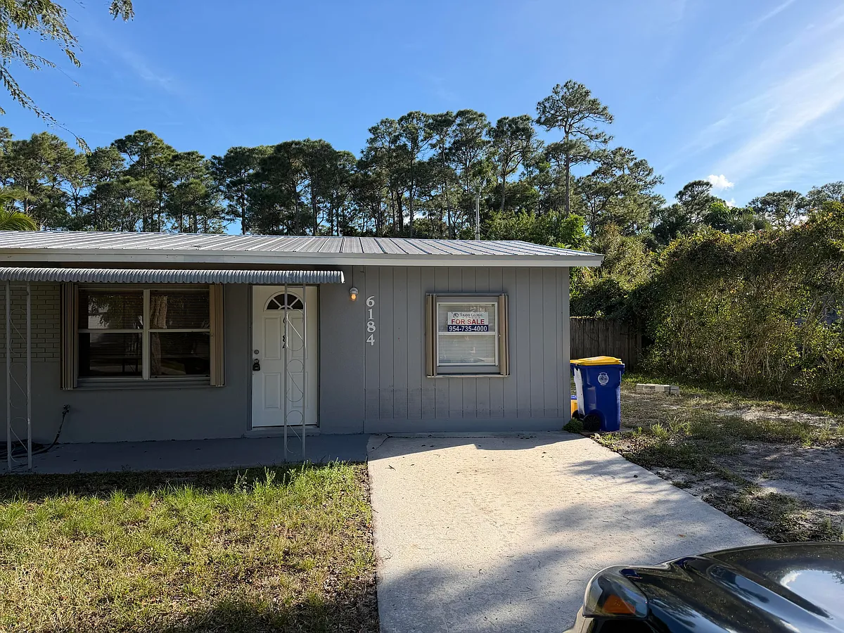 Building Photo - 6184 SE Orange Blossom Trl