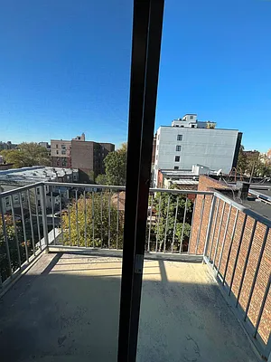 Rented by Delmark Realty LLC | media 46