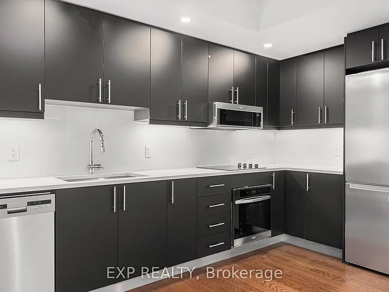 180 George St #1301 — Photo 12