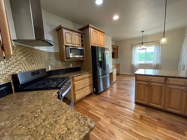 228 Winchester Creek Ave — Photo 21