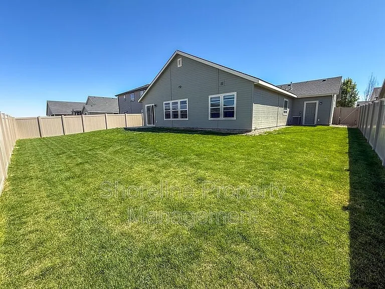 19304 Geneva Way — Photo 37