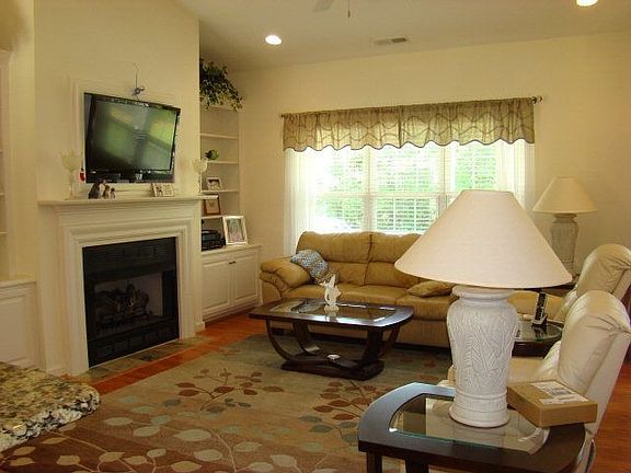 4th image of 323 Windward Dr