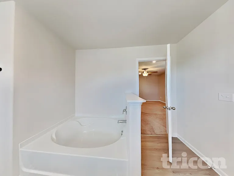 260 Chedworth Dr — Photo 10