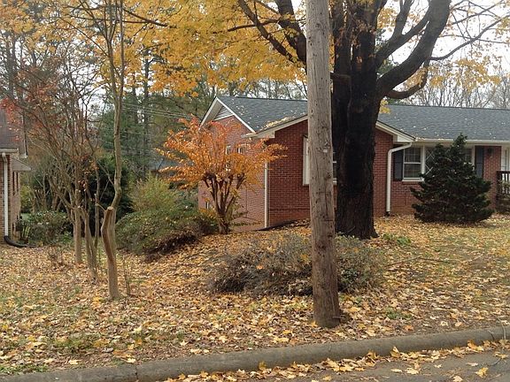 3rd image of 709 Meadowbrook Dr
