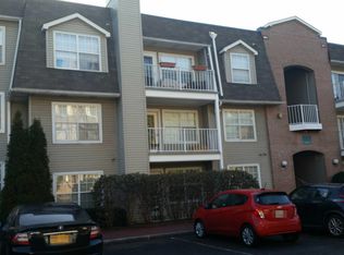 800 River Rd APT 302, Edgewater, NJ 07020