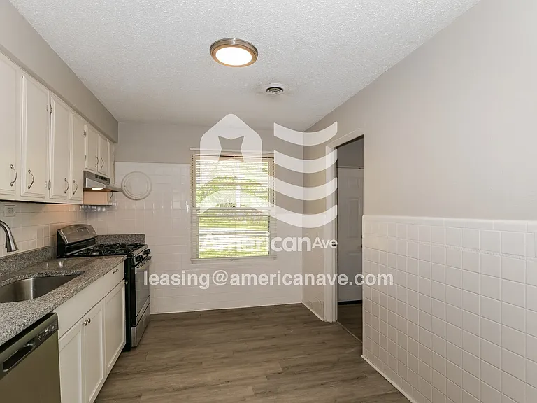 1224220_006_living_room_13694466.jpg