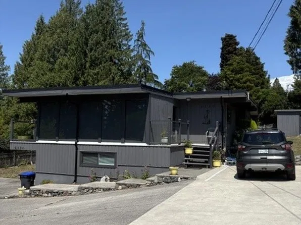 5350 Benner Rd, Sechelt, BC V7Z 0G7