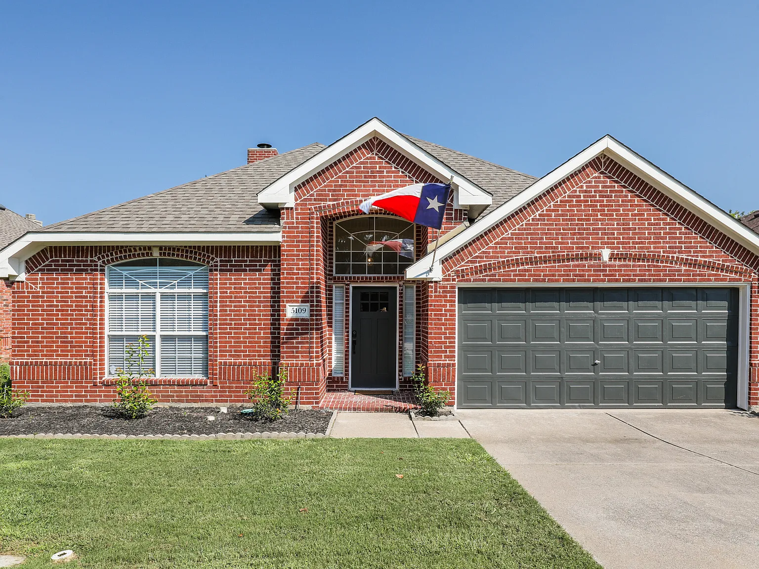 4 bed, 2232 sqft, $8,586 — Photo 1