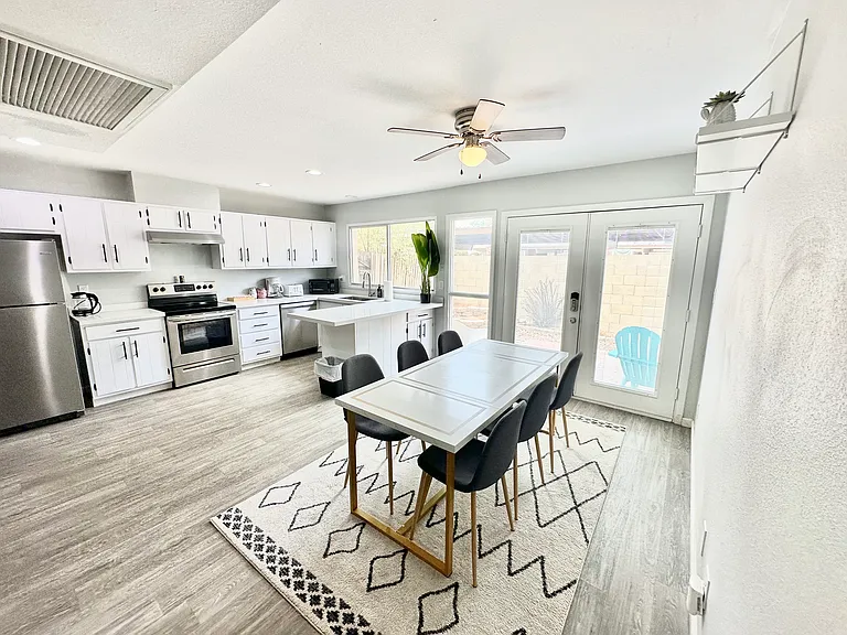 2134 E Dunbar Dr — Photo 5