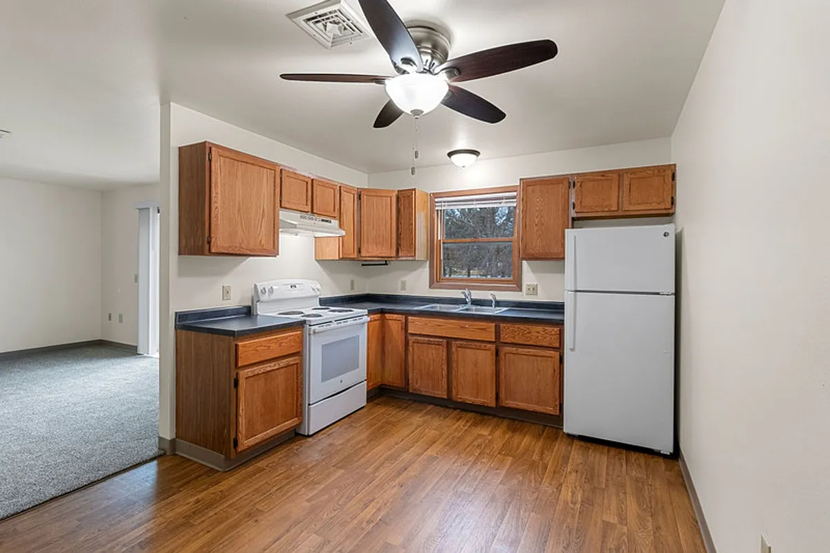 Building Photo - Hickory Drive and Pinecrest Apartments