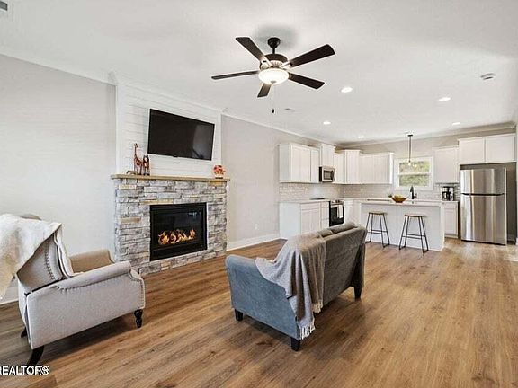 2nd image of 125 Kingberry St