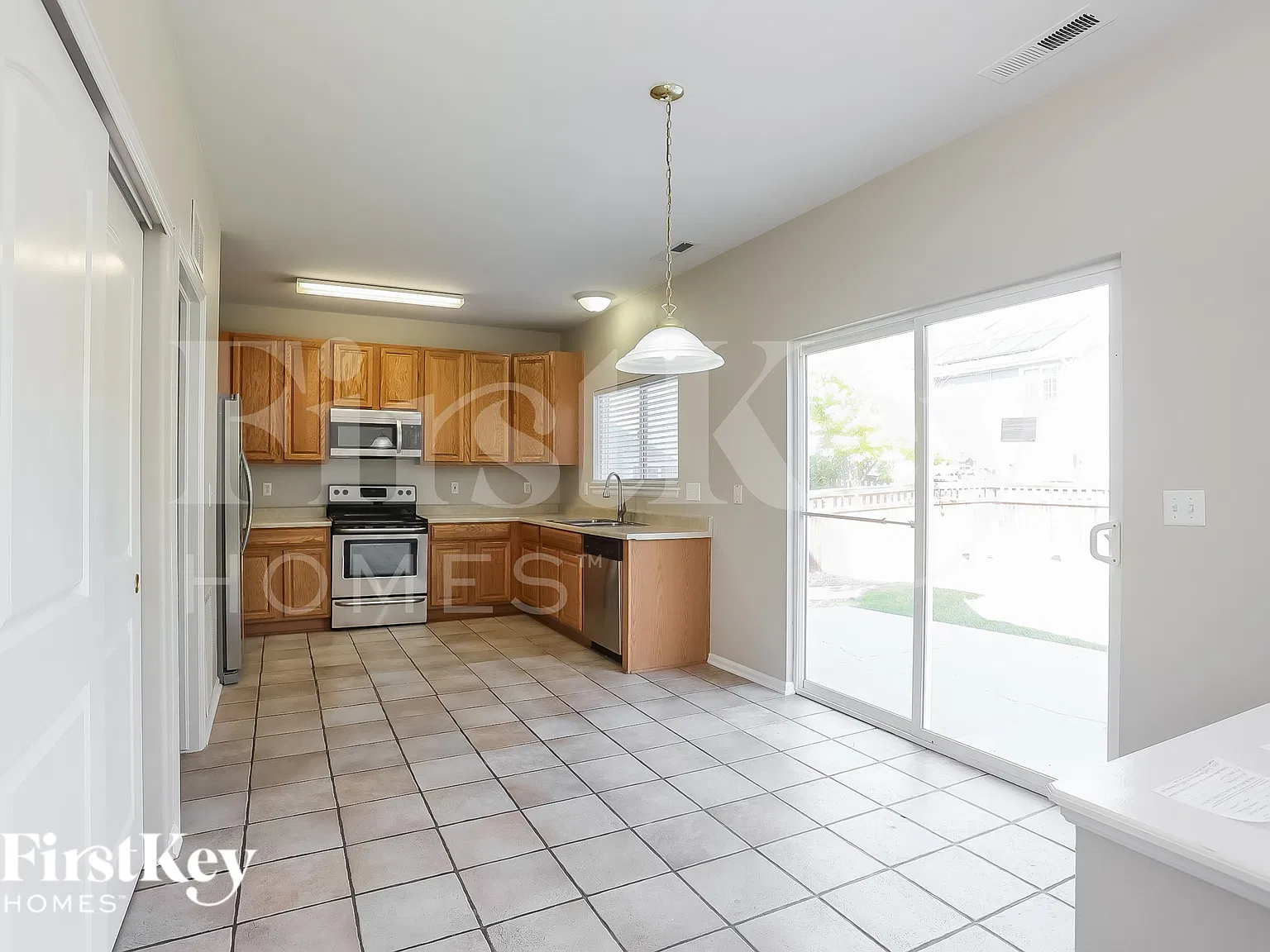 3 bed, 2.5 bath, 1421 sqft, $3,045 — Photo 4