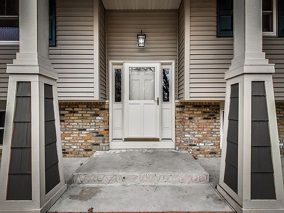 4th image of 8344 Riverview Ln N