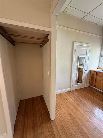 Studio, 1.0 bath, 300 sqft, $950 — Photo 4