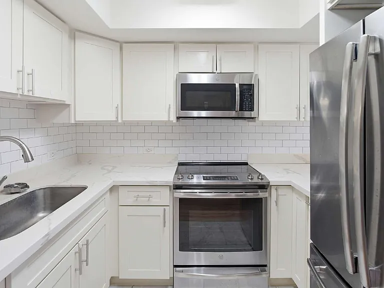 2333 Kapiolani Blvd #405 — Photo 9