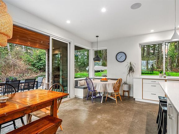 3rd image of 1230 Burnside Rd W