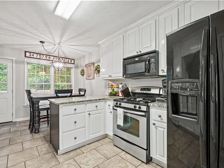 122 Brookhaven Ln — Photo 9