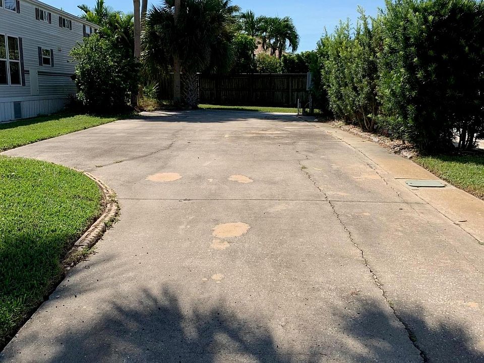 1st image of 557 Pier Ln