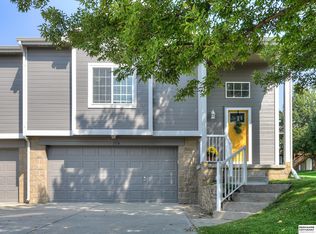 1114 Gold Coast Rd, Papillion, NE 68046