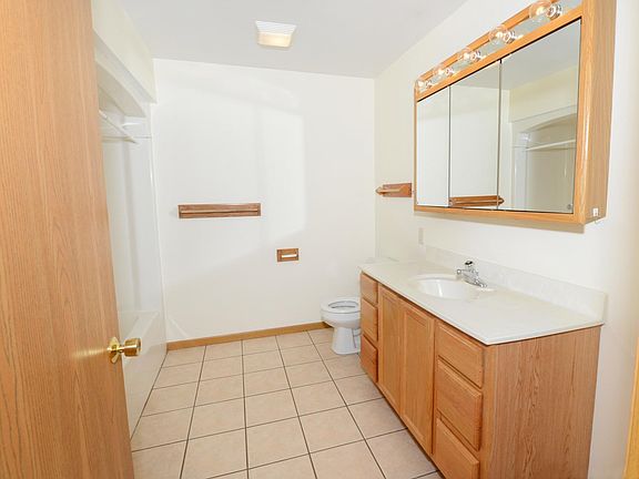 5th image of 892 Dutchman Dr #7