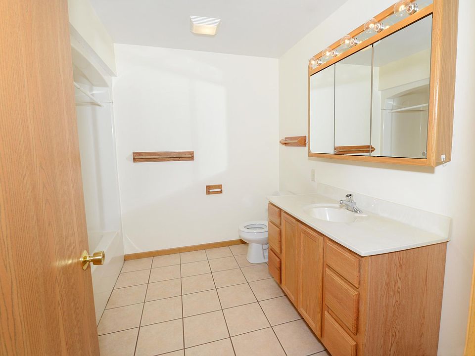1st image of 892 Dutchman Dr #4