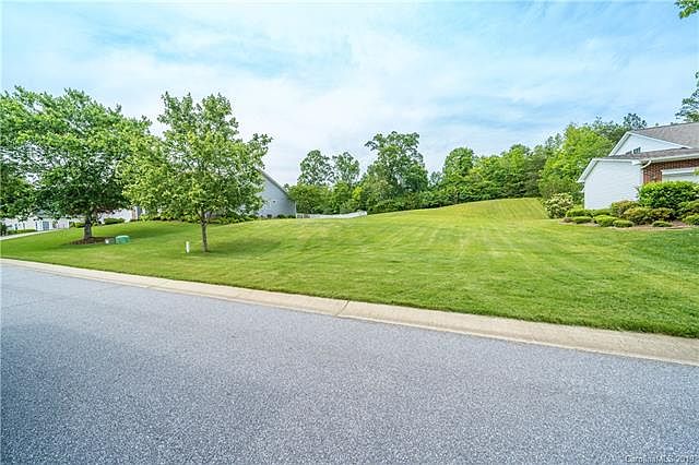 1st image of 215 Oakmont Dr