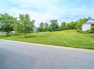 215 Oakmont Dr, Denver, NC 28037