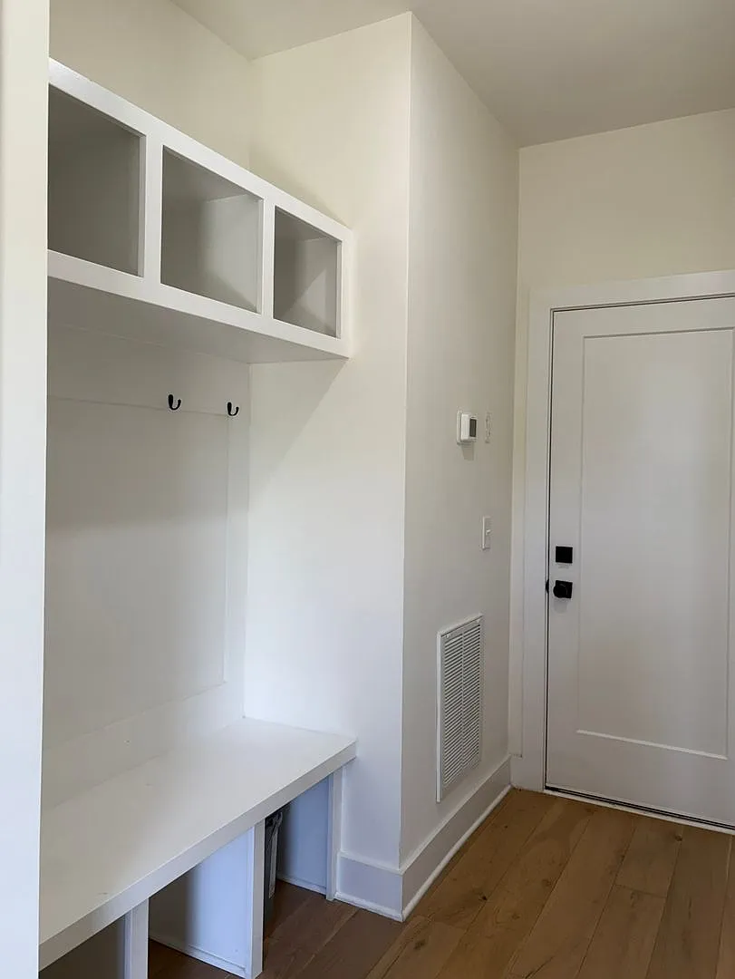 Gorgeous Brick 3 bed/3.5 bath Rental Available! — Photo 3
