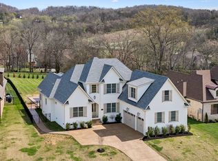 1010 Luxborough Dr, Hendersonville, TN 37075